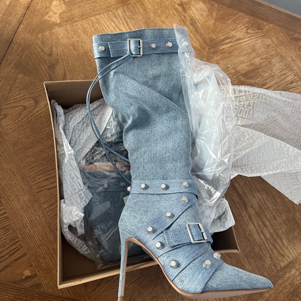 Steve Madden denim boots size 7 1/5 they do run small new box is damaged